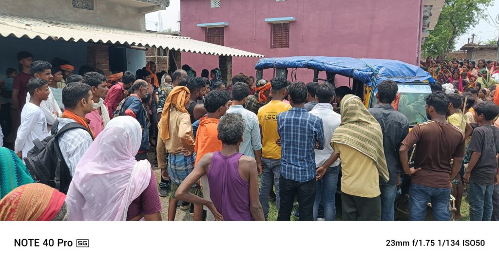 खामडीह में एक युवक ने फांसी लगाकर की आत्महत्या,परिजनों का रो रो कर बुरा हाल खामडीह में एक युवक ने फांसी लगाकर की आत्महत्या,परिजनों का रो रो कर बुरा हाल