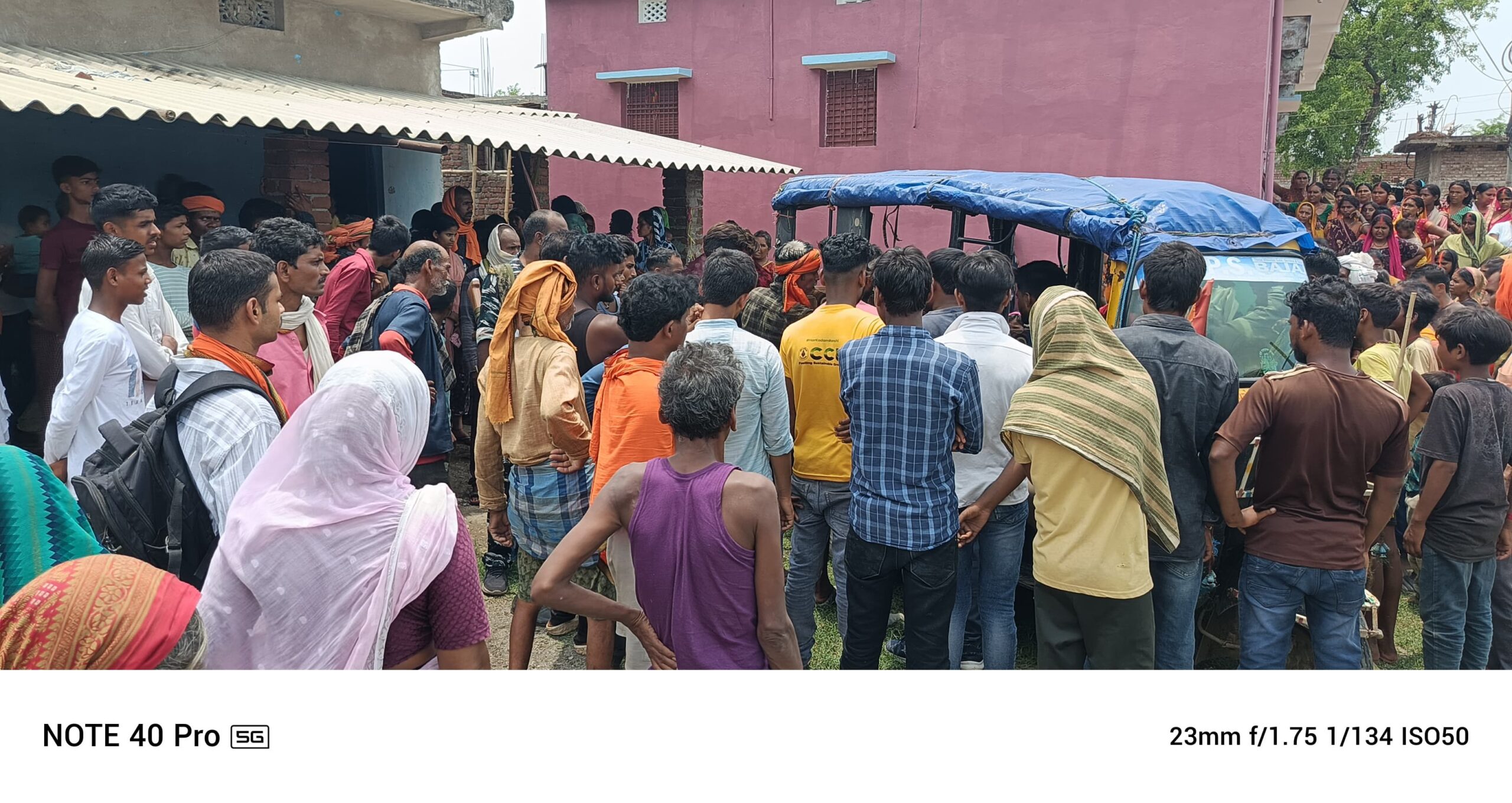 खामडीह में एक युवक ने फांसी लगाकर की आत्महत्या,परिजनों का रो रो कर बुरा हाल