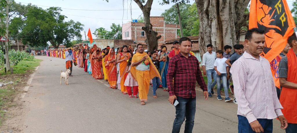 घाघरा:16वीं वर्षगांठ के अवसर पर 351 कलश के साथ निकाली गई भव्य कलश यात्रा
