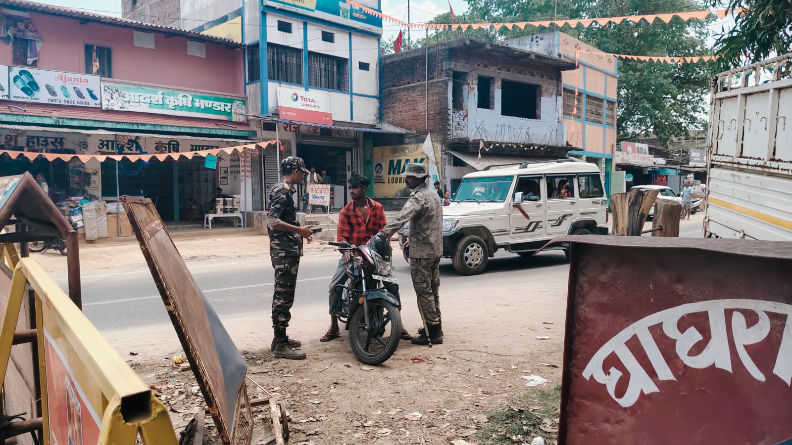 घाघरा में वाहन चेकिंग अभियान,30 बाइक जब्त