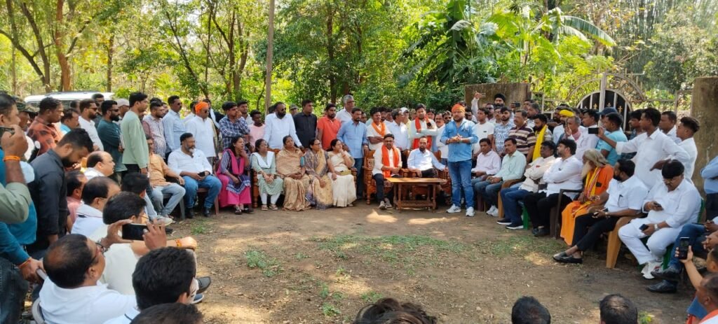 नीमडीह में ग्रामीणों से संवाद स्थापित किये:सांसद बिद्युत बरण महतो नीमडीह में ग्रामीणों से संवाद स्थापित किये:सांसद बिद्युत बरण महतो