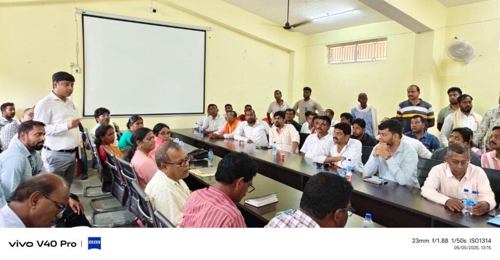 जनसुनवाई में विधायक प्रकाश राम का फूटा गुस्सा, कई कर्मियों को लगाई फटकार