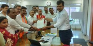 पाकिस्तानियों की पहचान कर उन्हें देश से बाहर भेजने की मांग को लेकर भाजपा प्रतिनिधिमंडल ने सौंपा ज्ञापन