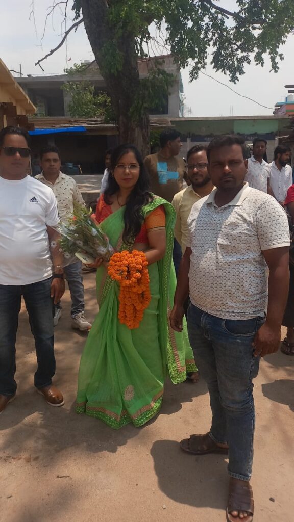 बालूमाथ बस स्टैंड पर विकास कार्यों की सौगात: 11 दुकानों और पीसीसी फर्श निर्माण का हुआ उद्घाटन बालूमाथ बस स्टैंड पर विकास कार्यों की सौगात: 11 दुकानों और पीसीसी फर्श निर्माण का हुआ उद्घाटन