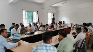 घाघरा (गुमला): कर्मियों के साथ बीडीओ ने की समीक्षा बैठक, योजनाओं में गति लाने के दिए निर्देश