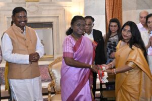 राष्ट्रपति से मिले पूर्व सीएम अर्जुन मुंडा