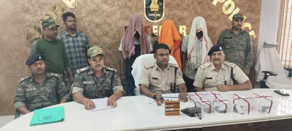 लातेहार पुलिस को मिली बड़ी सफलता, PLFI के तीन सक्रिय उग्रवादी गिरफ्तार लातेहार पुलिस को मिली बड़ी सफलता, PLFI के तीन सक्रिय उग्रवादी गिरफ्तार