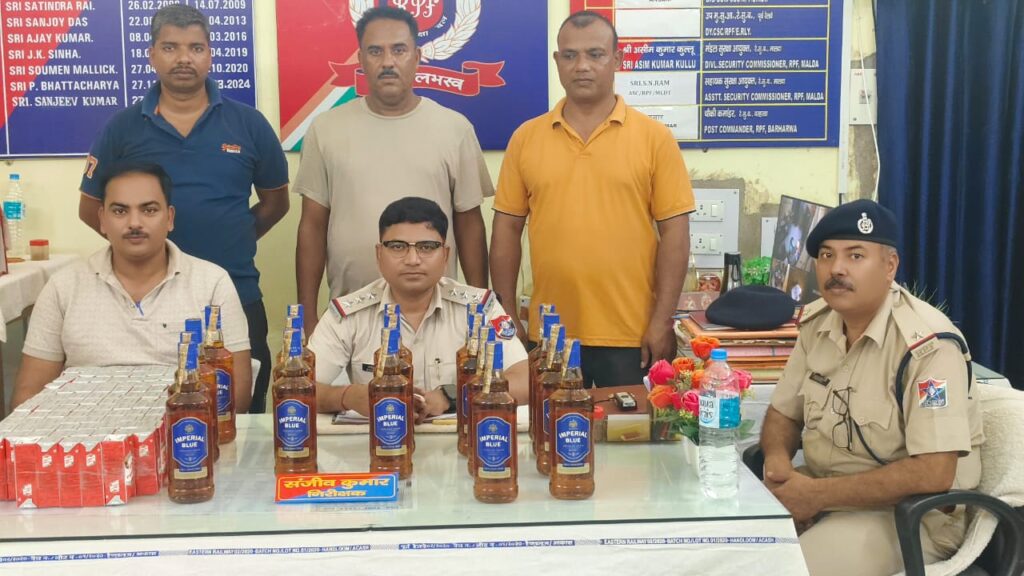 बरहरवा स्टेशन पर फरक्का एक्सप्रेस से 119 पीस अवैध विदेशी शराब बरामद बरहरवा स्टेशन पर फरक्का एक्सप्रेस से 119 पीस अवैध विदेशी शराब बरामद