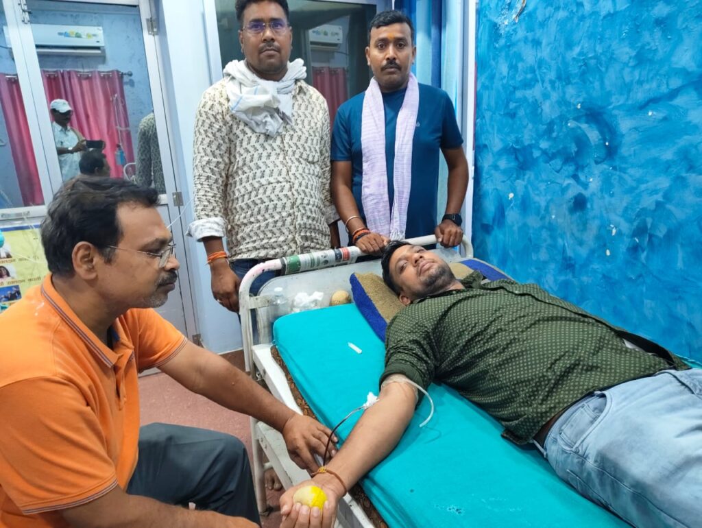 रक्त के जरूरत मंद मरीजों के परिजन भी करें रक्तदान:धीरज मिश्रा रक्त के जरूरत मंद मरीजों के परिजन भी करें रक्तदान:धीरज मिश्रा