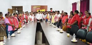गढ़वा:कॉफी विद एसडीएम' कार्यक्रम में स्वच्छता कर्मियों ने समस्याएं और सुझाव रखे, एसडीएम ने समाधान का आश्वासन दिया