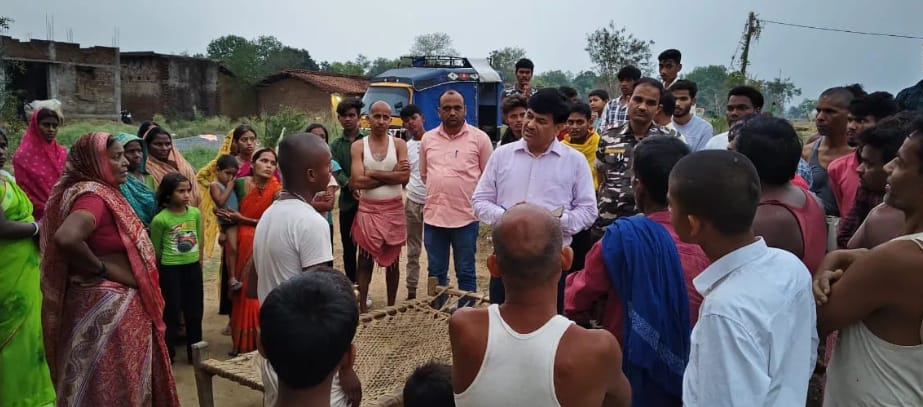 सदर एसडीएम ने वज्रपात पीड़ित परिवारों से की मुलाकात, सरकारी सहायता का दिया भरोसा