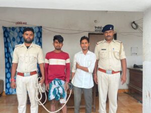 पांच सौ के तीन जाली नोट के साथ दो युवक गिरफ्तार,तीन पर केस दर्ज