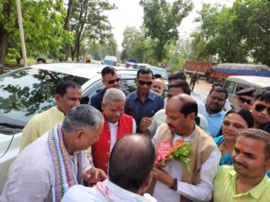 लातेहार:पूर्व मुख्यमंत्री रघुवर दास का भव्य स्वागत,कार्यकर्ताओं से लिया परिचय, संगठन को मजबूती देने पर दिया बल