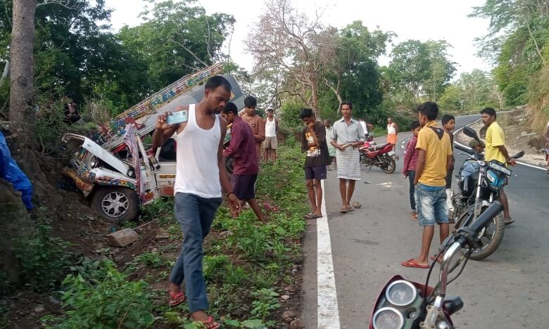 बेलदारा घाटी में बारात से लौट रही सवारी गाड़ी दुर्घटनाग्रस्त,दो की मौत, दर्जनभर घायल