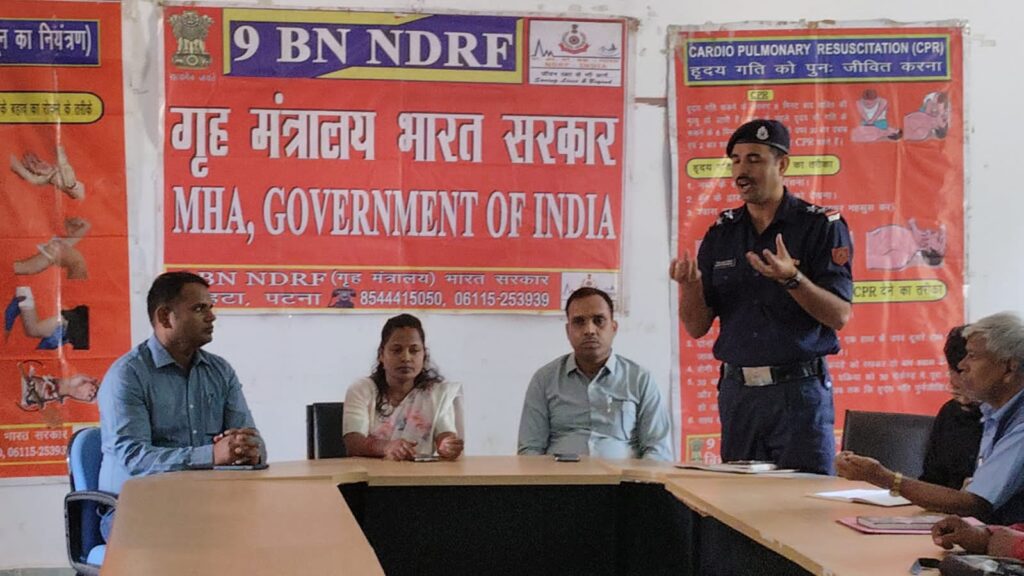 प्राकृतिक आपदा से निपटने के लिए एनडीआरएफ ने लगाया जागरूकता शिविर