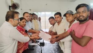 बिशुनपुरा(गढ़वा): विधायक की उपस्थिति में किसानों को मिला सामुदायिक वन पट्टा