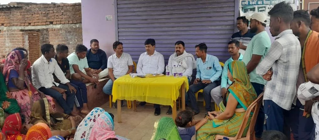 गढ़वा: सुखबाना गांव में एसडीएम ने जन चौपाल लगाकर सुनी समस्याएं,भूमि विवाद सुलझाने को राजस्व कैंप के निर्देश