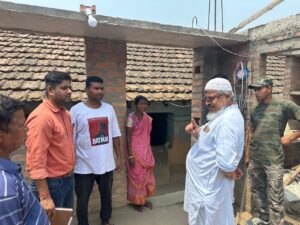 राजमहल सीओ सह प्रभारी बीडीओ ने पंचायतों का किया निरीक्षण,अबुआ आवास योजना में तेजी लाने का निर्देश