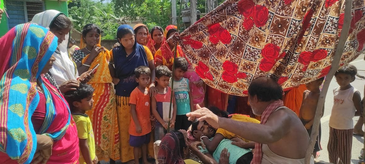 आपसी विवाद में मारपीट:चार घायल,एक को रेफर आपसी विवाद में मारपीट:चार घायल,एक को रेफर