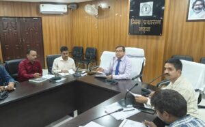 डीडीसी ने दिए निर्देश:बारिश से पहले अपूर्ण आवास कार्य हों पूर्ण,काम शुरू न करने वालों को मिलेगा नोटिस