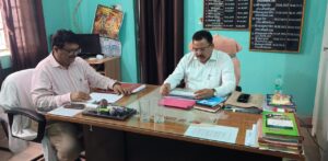 उधवा अंचल कार्यालय में अपर समाहर्ता ने की समीक्षा बैठक,राजस्व मामलों पर दिए कड़े निर्देश
