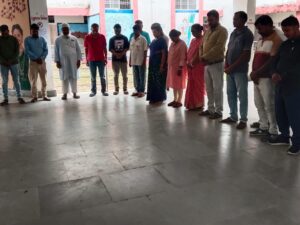 प्रखंड कार्यालय राजमहल में शोकसभा का आयोजन, सहायक अमित कुमार पासवान को दी गई श्रद्धांजलि