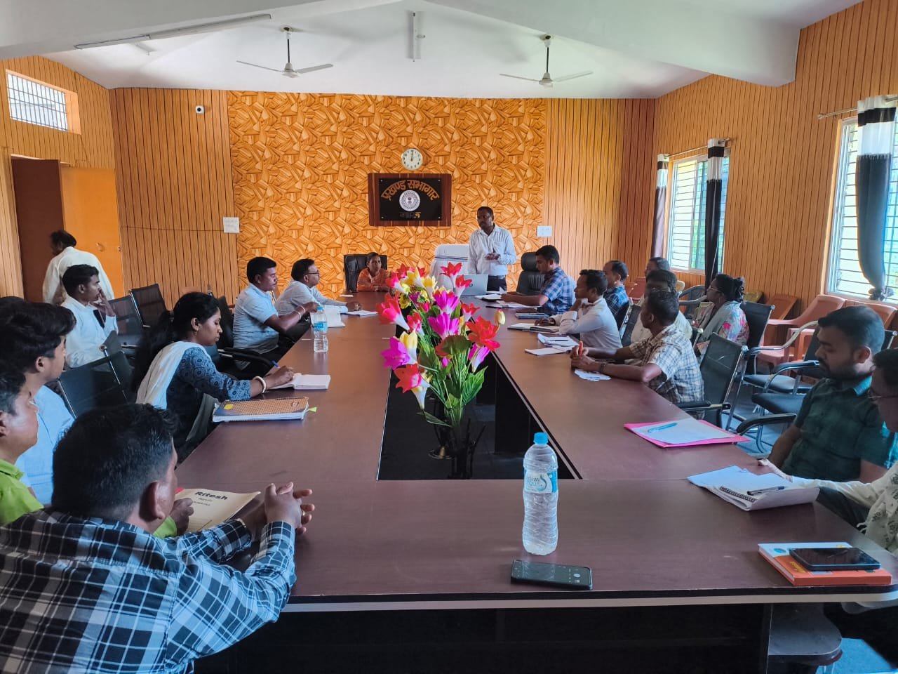 गारू में प्रखंड समन्वय समिति की बैठक सम्पन्न: योजनाओं के क्रियान्वयन, पशु टीकाकरण व स्वच्छता पर दिया गया जोर गारू में प्रखंड समन्वय समिति की बैठक सम्पन्न: योजनाओं के क्रियान्वयन, पशु टीकाकरण व स्वच्छता पर दिया गया जोर