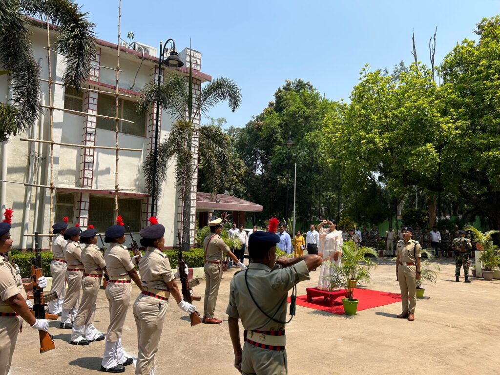 मुख्य सचिव अल्का तिवारी का लातेहार दौरा: मंडल डैम और पुनर्वास कार्यों की समीक्षा, पुनर्वासित परिवारों को मिला आश्वासन मुख्य सचिव अल्का तिवारी का लातेहार दौरा: मंडल डैम और पुनर्वास कार्यों की समीक्षा, पुनर्वासित परिवारों को मिला आश्वासन
