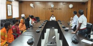 गढ़वा में जनता दरबार आयोजित, राशन-पेंशन समेत विभिन्न जनसमस्याओं पर कार्रवाई के निर्देश