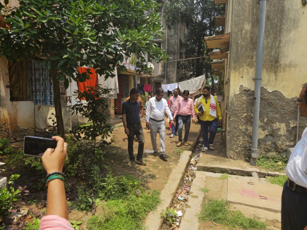 बीडीओ ने सीएचसी का किया औचक निरीक्षण, गंदगी देख लगाई फटकार।