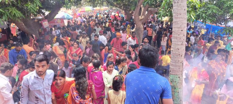 शुक्रवासिनी मंदिर में उमड़ा आस्था का सैलाब, हजारों श्रद्धालुओं ने किया मां का दुग्ध व गंगाजल से अभिषेक