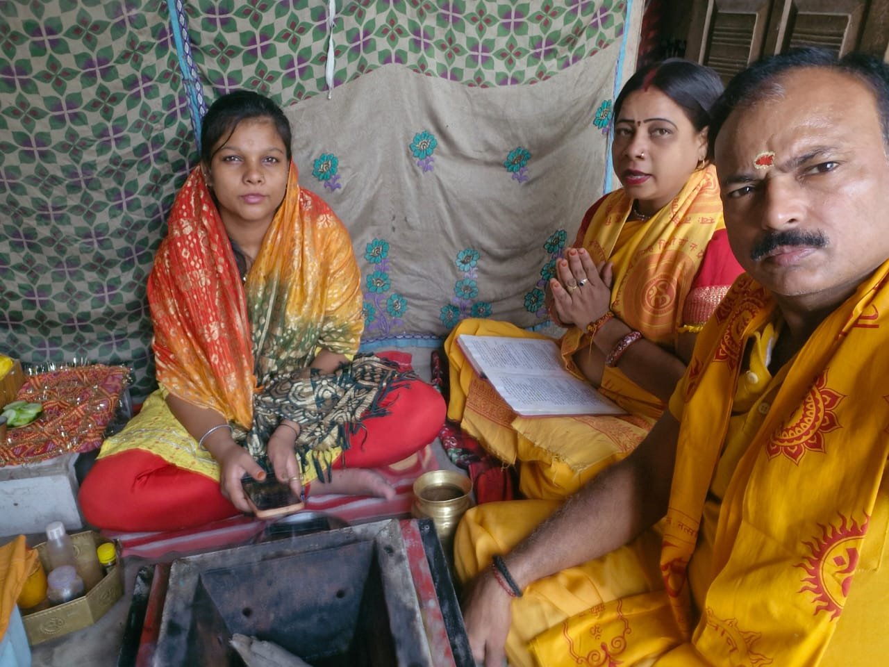 बुद्ध पूर्णिमा पर गायत्री परिवार द्वारा बरहरवा और मिर्जाचौकी में घर-घर हवन यज्ञ का आयोजन बुद्ध पूर्णिमा पर गायत्री परिवार द्वारा बरहरवा और मिर्जाचौकी में घर-घर हवन यज्ञ का आयोजन