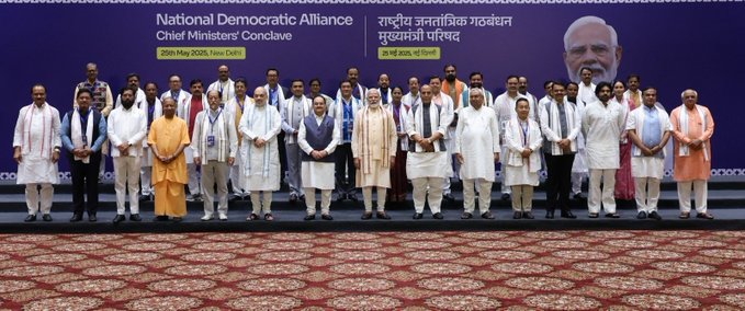 एनडीए मुख्यमंत्रियों के सम्मेलन में प्रधानमंत्री मोदी का आह्वान:"डबल इंजन की ताकत से विकास की गति को और दें रफ्तार" एनडीए मुख्यमंत्रियों के सम्मेलन में प्रधानमंत्री मोदी का आह्वान:"डबल इंजन की ताकत से विकास की गति को और दें रफ्तार"