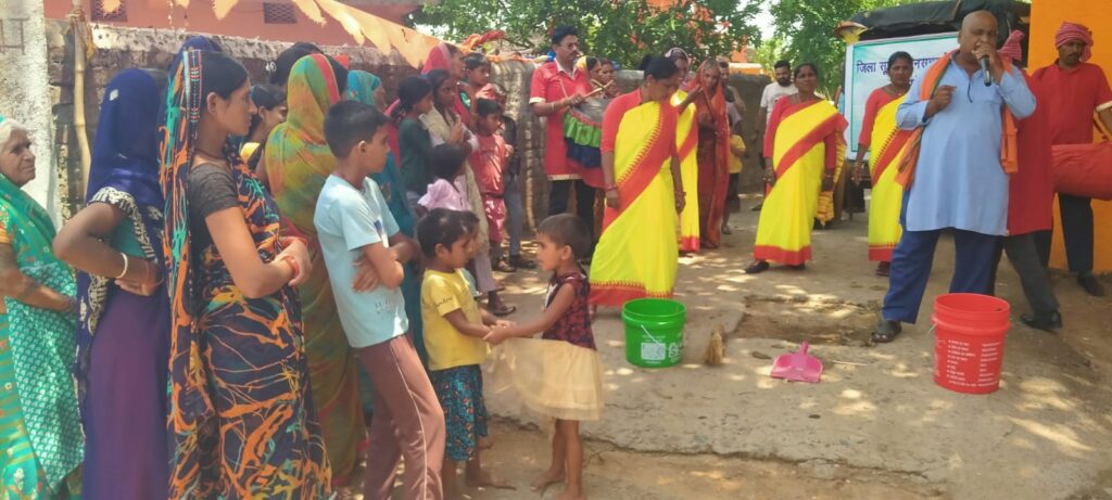 लातेहार में एसएलआरएम के तहत नुक्कड़ नाटक के माध्यम से स्वच्छता और सड़क सुरक्षा का संदेश लातेहार में एसएलआरएम के तहत नुक्कड़ नाटक के माध्यम से स्वच्छता और सड़क सुरक्षा का संदेश