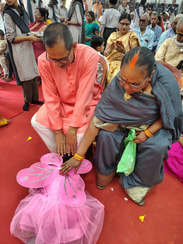 सरस्वती विद्या मंदिर लातेहार में "दादा-दादी, नाना-नानी सम्मान समारोह" का भव्य आयोजन सरस्वती विद्या मंदिर लातेहार में "दादा-दादी, नाना-नानी सम्मान समारोह" का भव्य आयोजन