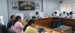 डीएमएफटी अंतर्गत योजनाओं की समीक्षा बैठक संपन्न, उपायुक्त ने गुणवत्तापूर्ण कार्य और समयबद्ध पूर्णता पर दिया बल