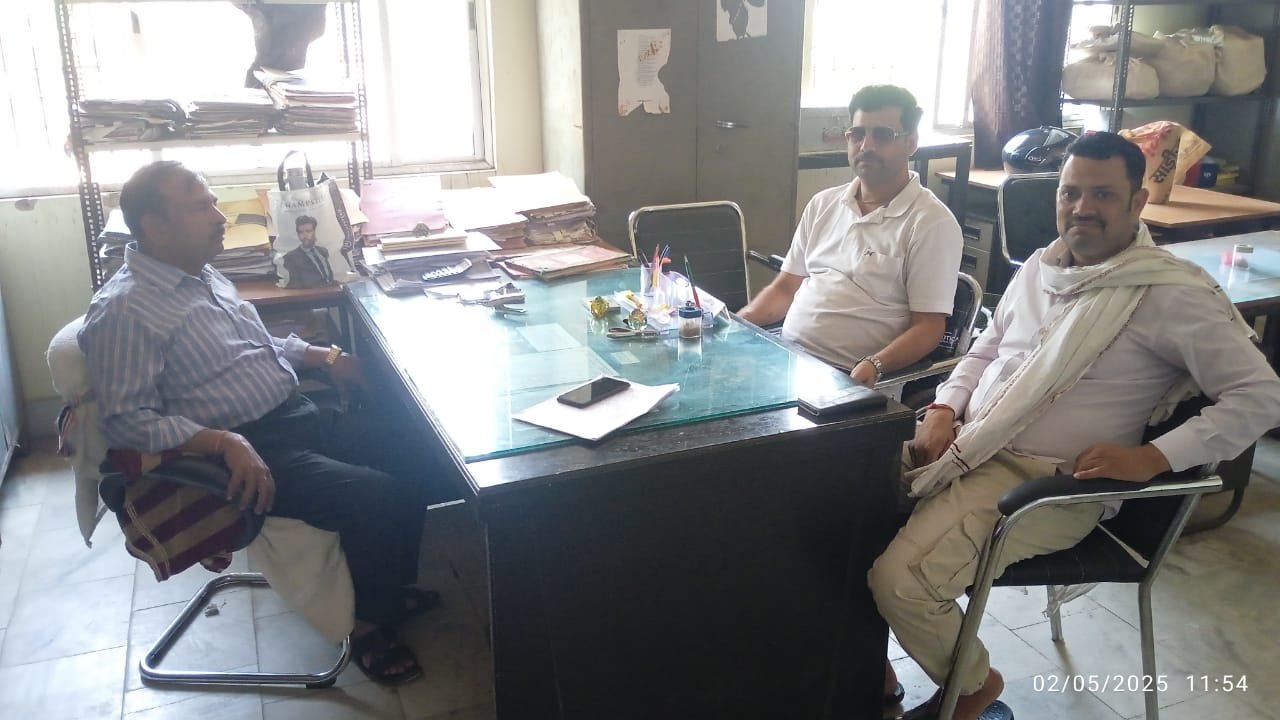 पलामू प्रमंडलीय उद्योग विभाग का दौरा कर आशुतोष तिवारी ने ली जानकारी, GM की नियुक्ति की उठाई मांग पलामू प्रमंडलीय उद्योग विभाग का दौरा कर आशुतोष तिवारी ने ली जानकारी, GM की नियुक्ति की उठाई मांग