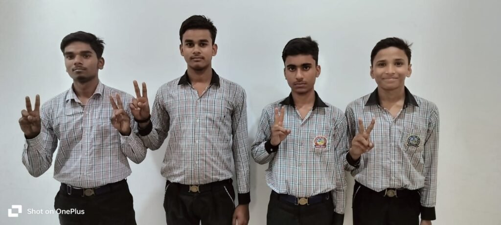 लातेहार:रूपाली राज और प्रशांत गुप्ता बने सरस्वती शिशु विद्या मंदिर के नवमी बोर्ड परीक्षा के टॉपर
