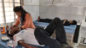 ऑटो और बाइक की टक्कर में तीन घायल, सदर अस्पताल रेफर
