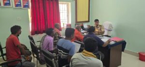 स्कूल-कॉलेज के पास मादक पदार्थ बेचने वालों पर सख्ती: बरहेट थाना प्रभारी ने दुकानदारों के साथ की बैठक