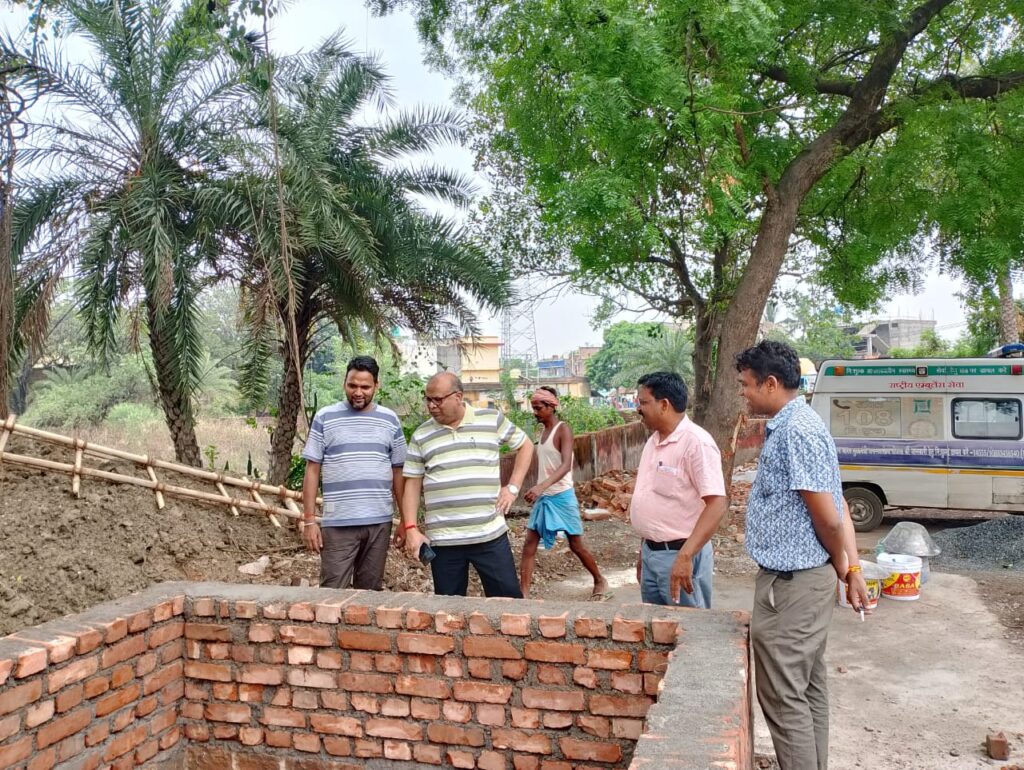 बरहड़वा सीएचसी का सिविल सर्जन ने किया औचक निरीक्षण बरहड़वा सीएचसी का सिविल सर्जन ने किया औचक निरीक्षण