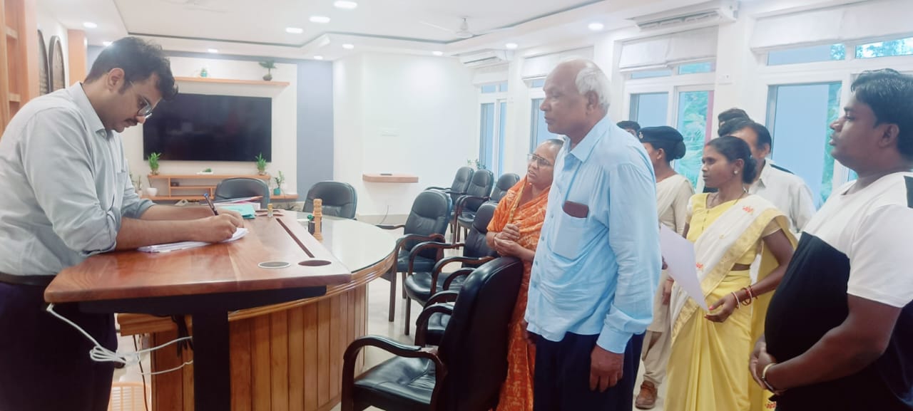 जन शिकायत निवारण में उपायुक्त ने सुनी ग्रामीणों की समस्याएं, निदान को लेकर दिए आवश्यक दिशा-निर्देश