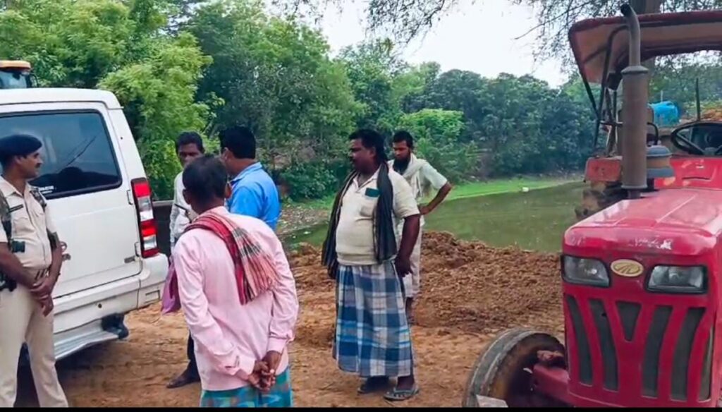 बरहरवा: अवैध रूप से तालाब में मिट्टी भरने पर दो वाहन जब्त, प्राथमिकी दर्ज बरहरवा: अवैध रूप से तालाब में मिट्टी भरने पर दो वाहन जब्त, प्राथमिकी दर्ज