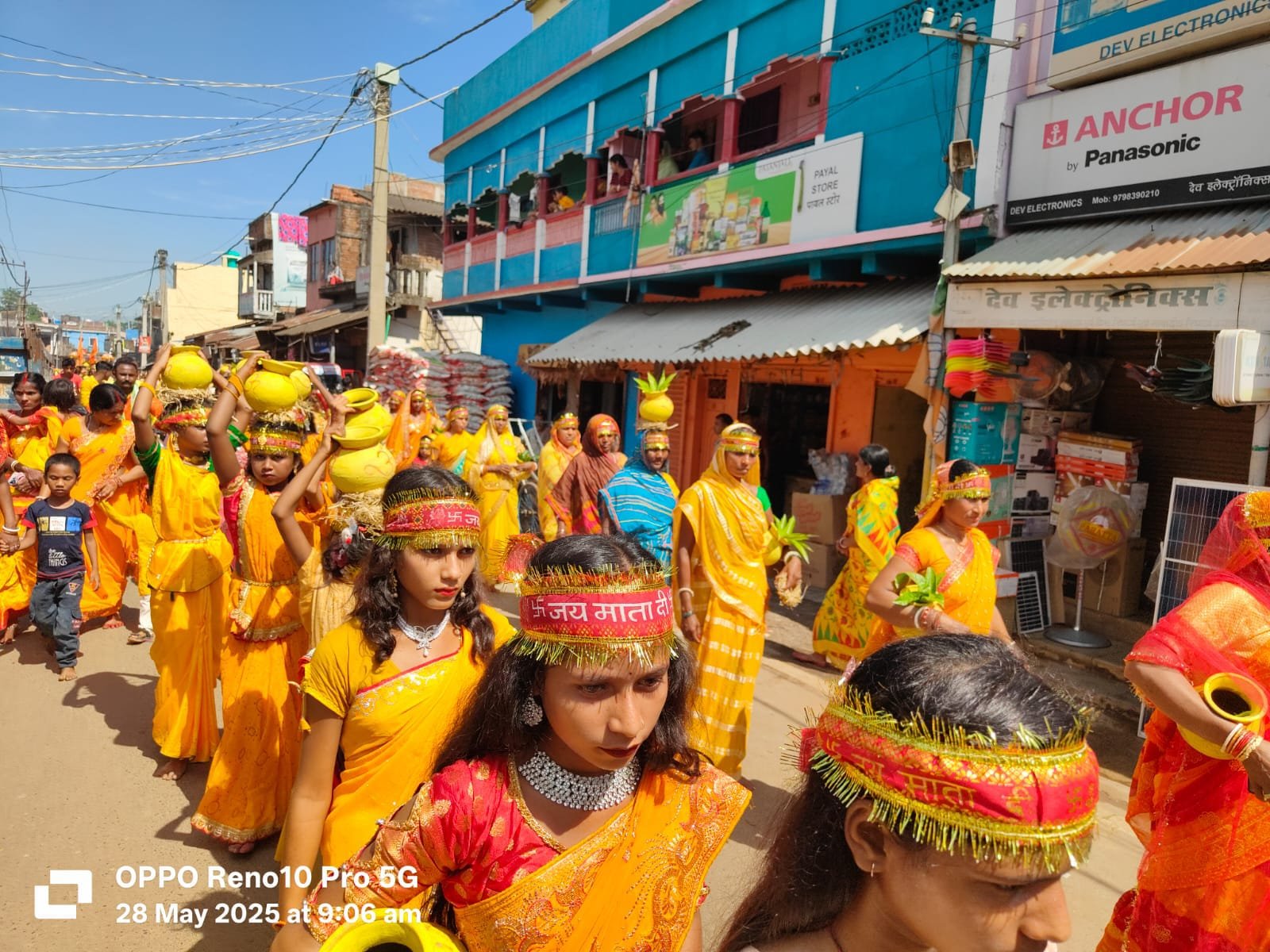 बरहरवा: श्रीमद् भागवत कथा ज्ञान यज्ञ हेतु कलश यात्रा भव्यता के साथ निकली