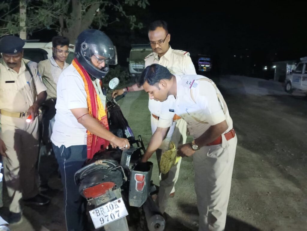 बरहरवा: मिर्जाचौकी में रात्रि में चला पुलिस का एंटी क्राइम वाहन जांच अभियान