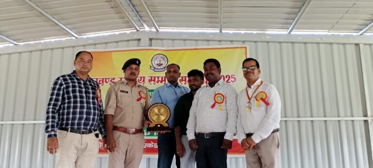 मैट्रिक एवं इंटर के टॉप टेन विद्यार्थियों को किया गया सम्मानित