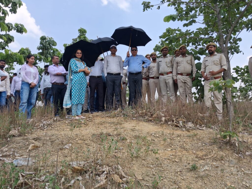 बटाने नदी पुनर्जीवन के लिए टीम का स्थल भ्रमण, बहु-विभागीय प्रयासों से बनेगा विस्तृत परियोजना प्रतिवेदन (डीपीआर)