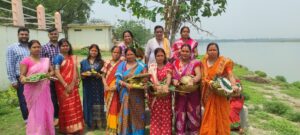 बंगाली समुदाय की महिलाओं ने जमाई षष्ठी पर की पूजा अर्चना