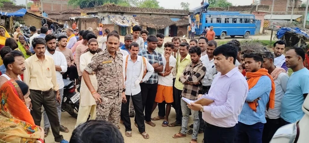 गढ़वा: लवाही कला गांव में पीडीएस दुकान में अनियमितता उजागर, एसडीएम ने की जांच, डीलर को चेतावनी, विभागीय कार्रवाई की संस्तुति