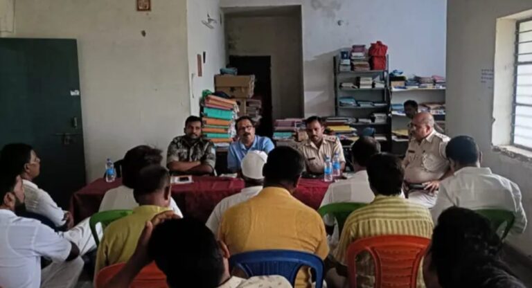 बिशुनपुरा (गढ़वा): बकरीद को लेकर शांति समिति की बैठक आयोजित, सौहार्दपूर्ण माहौल में त्योहार मनाने का निर्णय